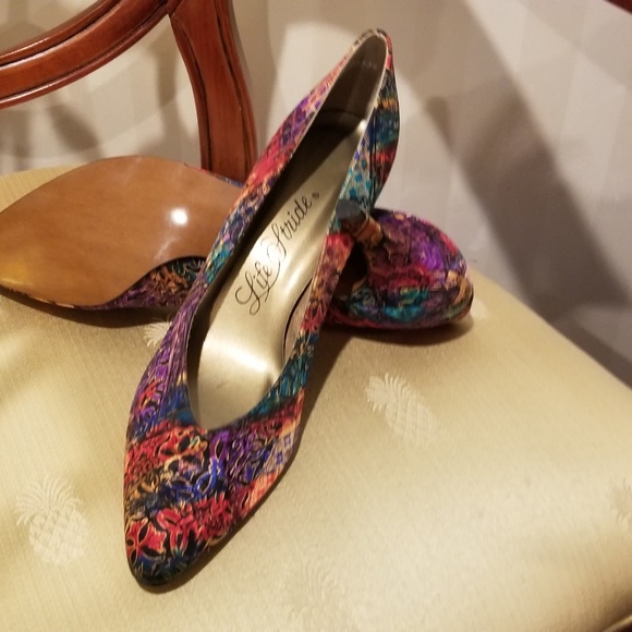 Fabric Multi-Colored Pumps Size 10 - Picture 2 of 6